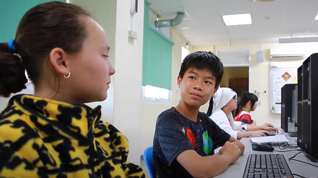 校園雙語導覽影片